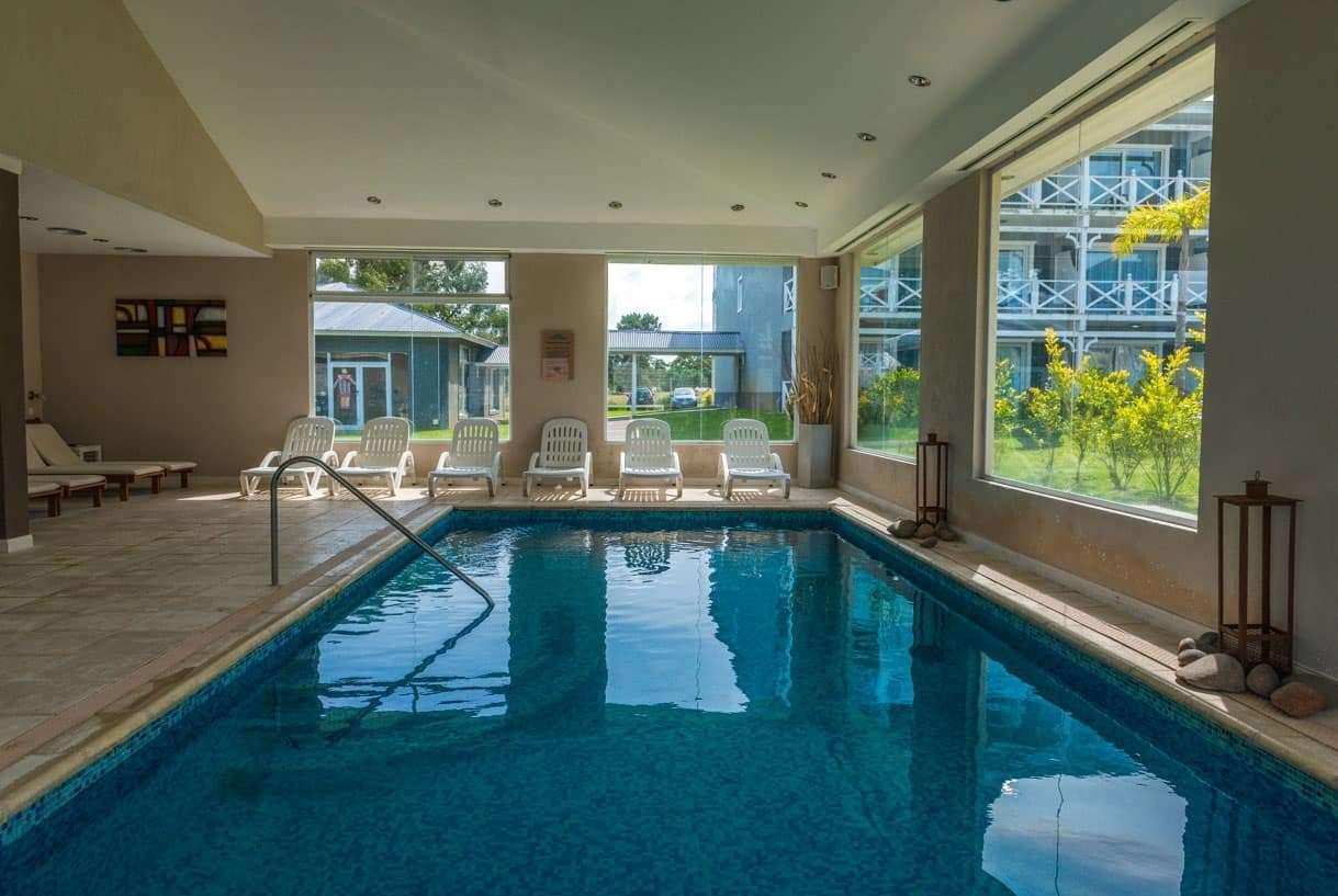Howard Johnson Hotel & Convention Center Madariaga - Carilo Zewnętrze zdjęcie