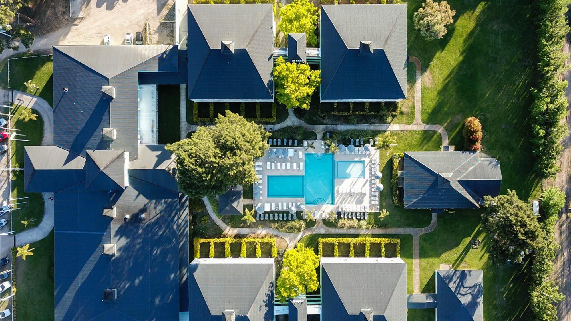 Howard Johnson Hotel & Convention Center Madariaga - Carilo Zewnętrze zdjęcie